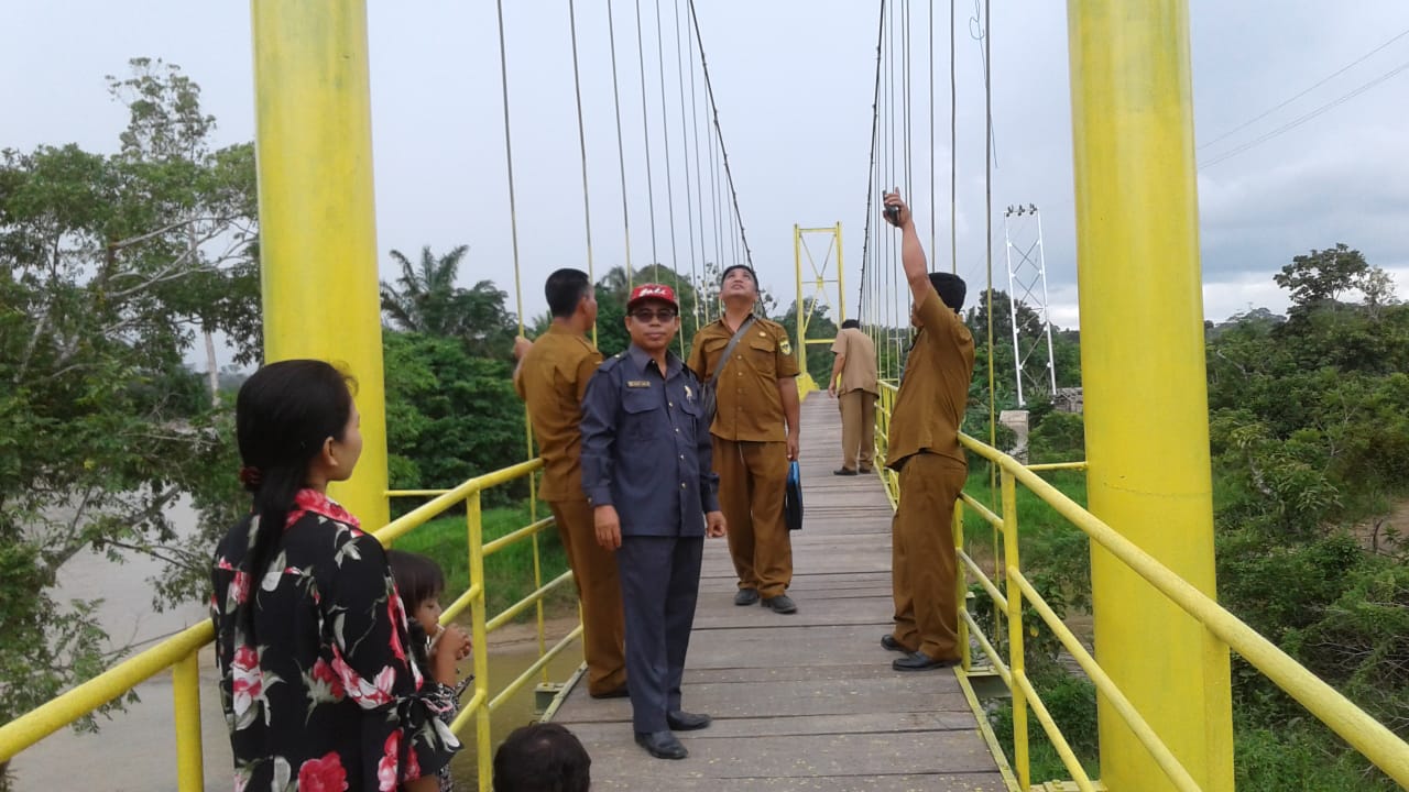 Dewan Monitoring Hasil Pembangunan Jembatan Gantung Sei Manyangan