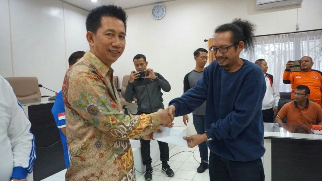 Bupati Serahkan Bantuan Korban Kebakaran