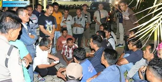 Pemkab Barut Bantu Karyawan PT. BAK Yang Nginap Di Kantor DPRD 