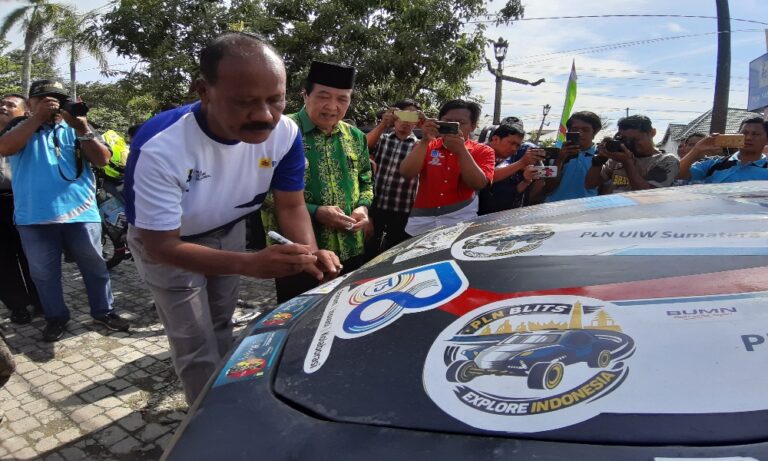 Pemkab Kotim Optimis Targetkan Tahun 2021 Seluruh Desa Teraliri Listrik Pemkab Kotim Optimis Targetkan Tahun 2021 Seluruh Desa Teraliri Listrik