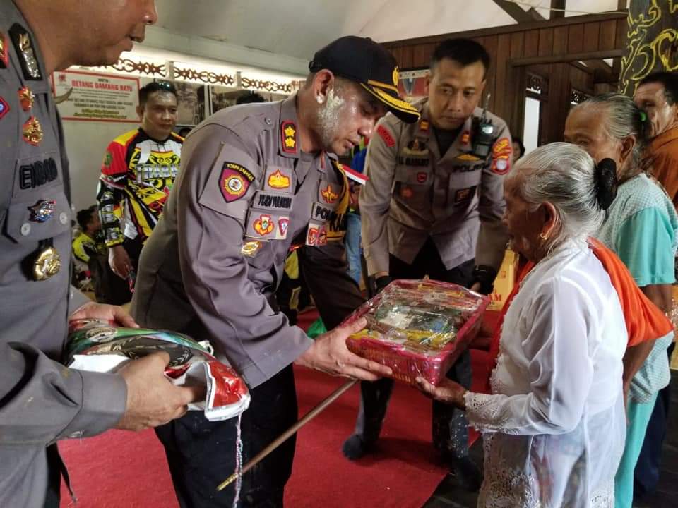 Kapolres Gumas : Cek Kesiapan Pemilu Hingga Bagikan Sembako