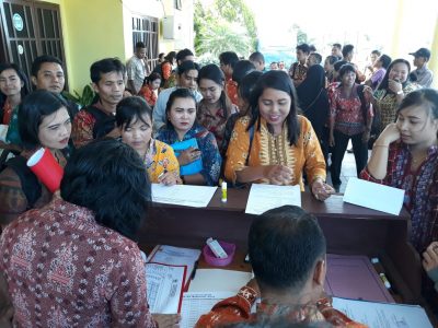 Ratusan Guru Honorer Serbu Kantor Dinas Dikbud Gumas