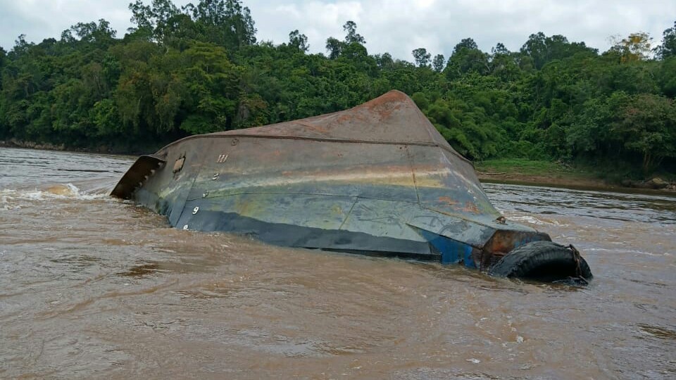 Kapal BI PT. Kembang Sentosa Bersama Terbalik di DAS Barito, Satu Korban Hilang Kapal BI PT. Kembang Sentosa Bersama Terbalik di DAS Barito, Satu Korban Hilang