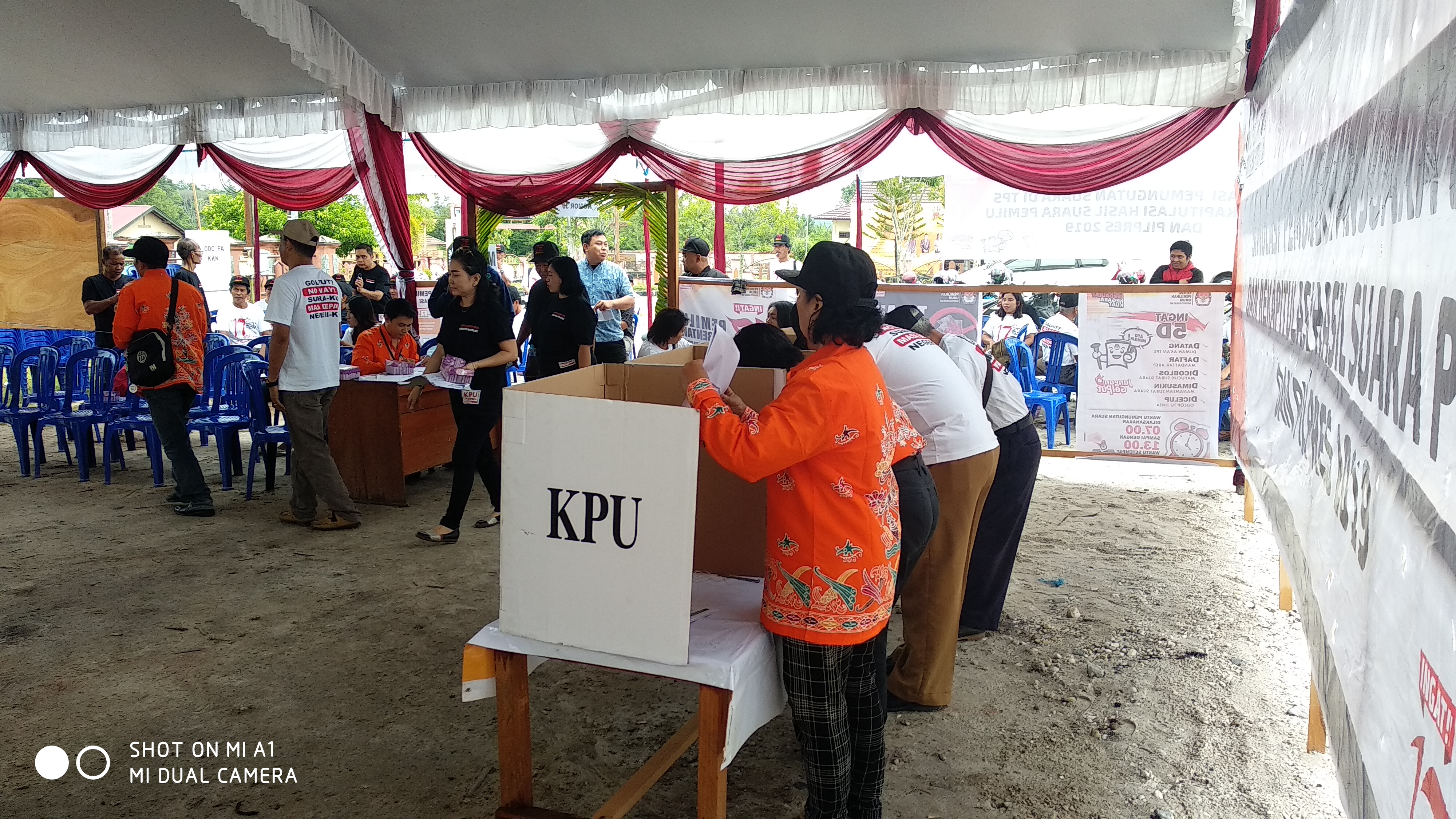 Masyarakat Kuala Kurun Nyoblos ke TPS Tiruan