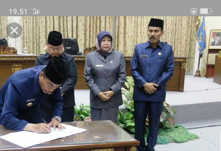 DPRD Barut Rapat Paripurna Pemandangan Umum Raperda DPRD Barut Rapat Paripurna Pemandangan Umum Raperda