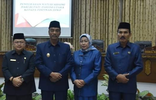 Paripurna DPRD Mendengarkan Pengantar LKPJ Bupati Barito Utara Paripurna DPRD Mendengarkan Pengantar LKPJ Bupati Barito Utara