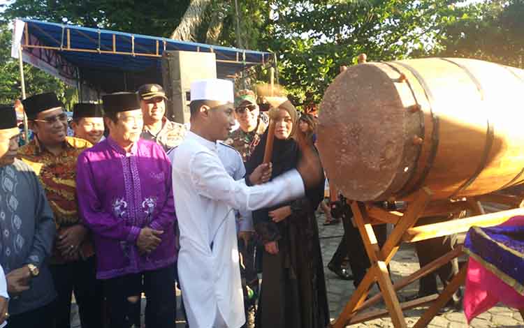 Bupati Kotawaringin Timur Resmikan Pasar Ramadan