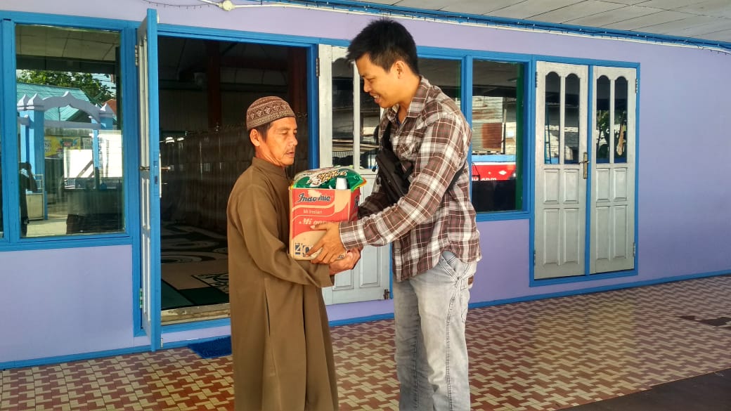 PWI Gunung Mas Bagi-Bagi Sembako