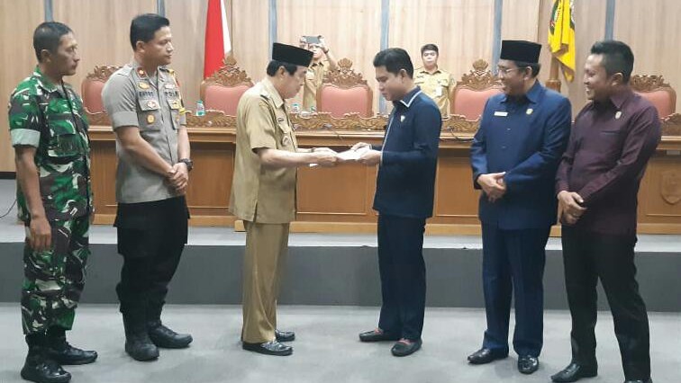 Wabup Sampaikan SK Perubahan Propemperda dan RPJ APBD 2018