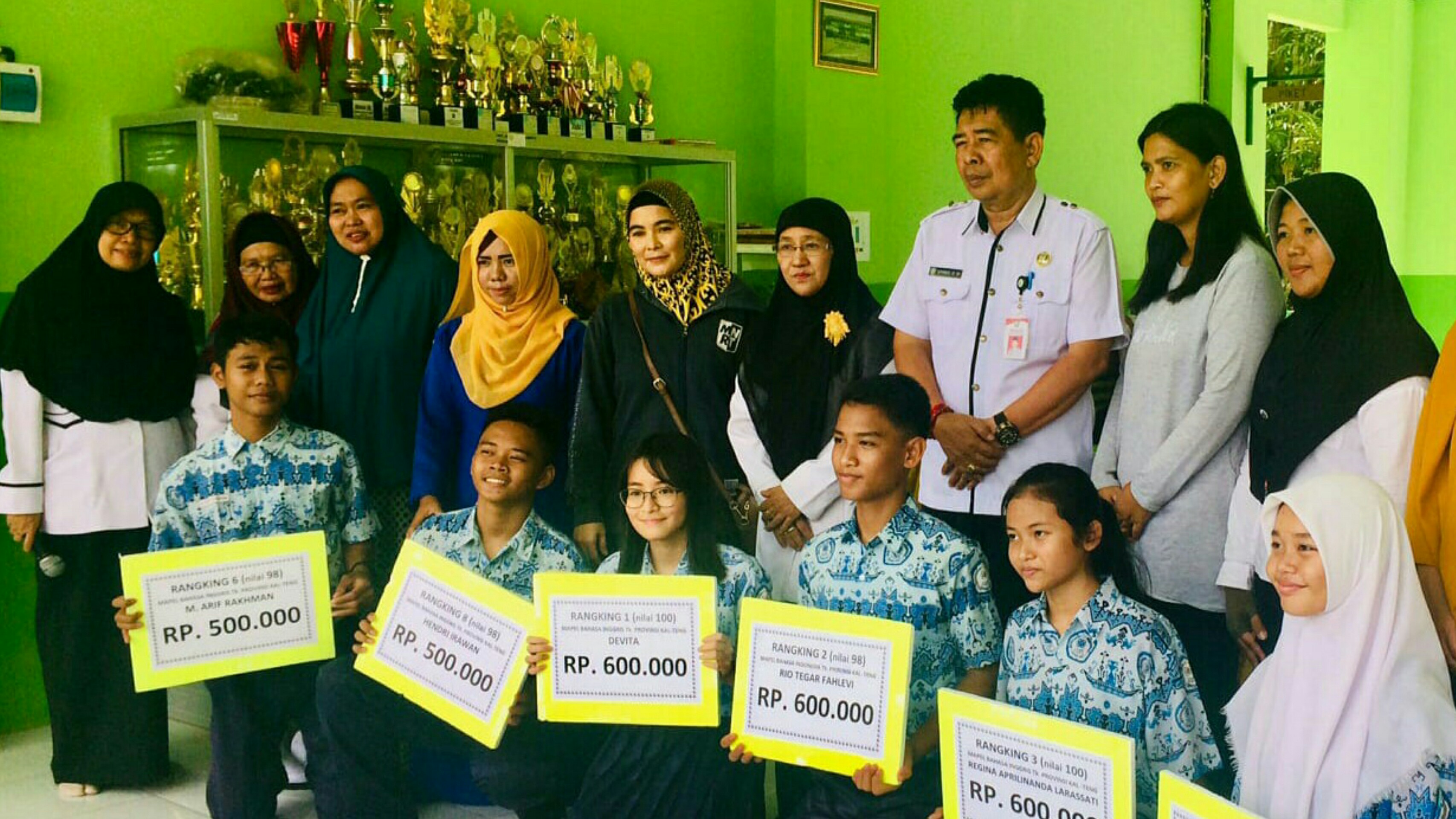 4 Pelajar SMPN 1 Sampit Berhasil Raih Nilai 100 Pada UNBK 2018-2019 se-Kalteng.