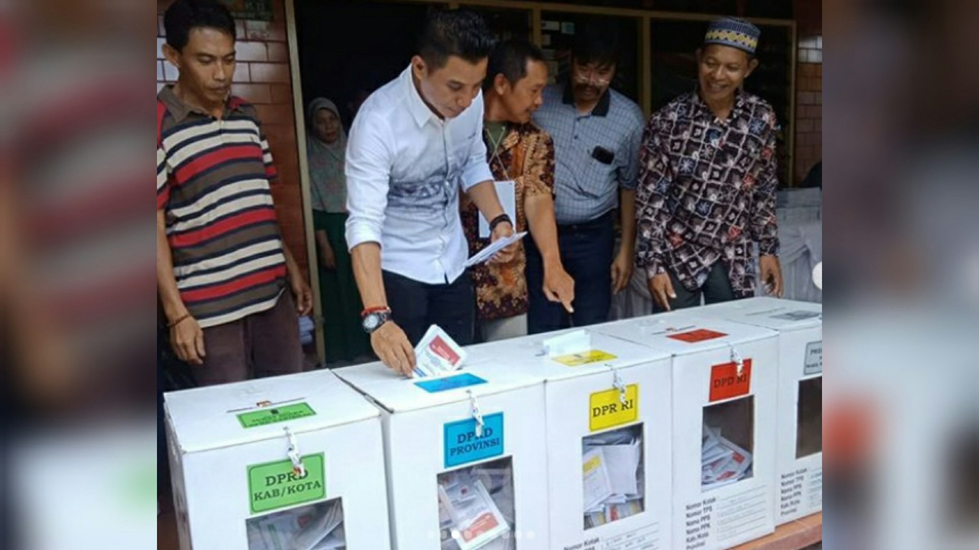 Bupati Kotim Supian Hadi Dan Wabup Berpartisipasi Gunakan Hak Pilih