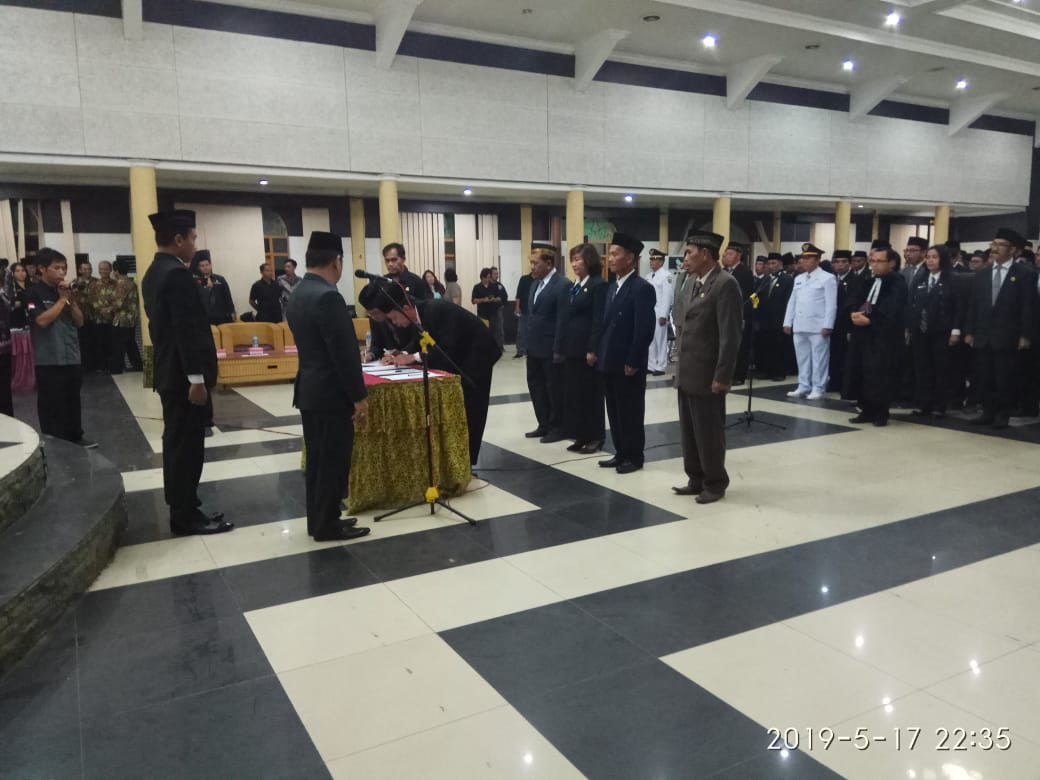 Bupati Lantik Ratusan Pejabat di Pemkab Bartim
