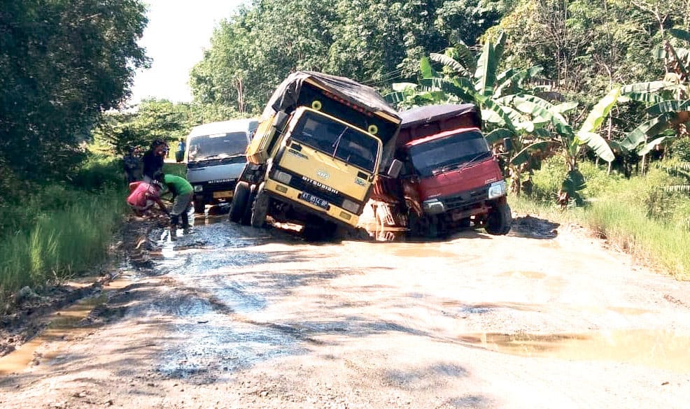 Perhatikan Ruas Jalan Pelabuhan Sei Tunggul Perhatikan Ruas Jalan Pelabuhan Sei Tunggul
