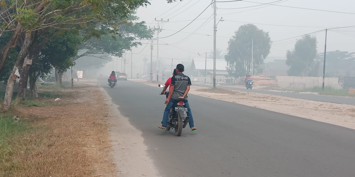 Asap Menyaput, Tim Karhutla 24 Jam Bekerja Maksimal