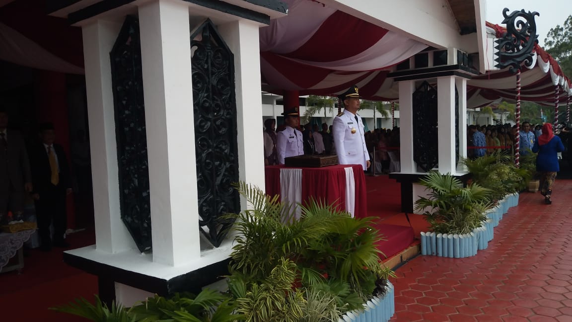 Eddy Ajak SDM Barsel Untuk ‘Perang’ Melawan Kebodohan Eddy Ajak SDM Barsel Untuk ‘Perang’ Melawan Kebodohan