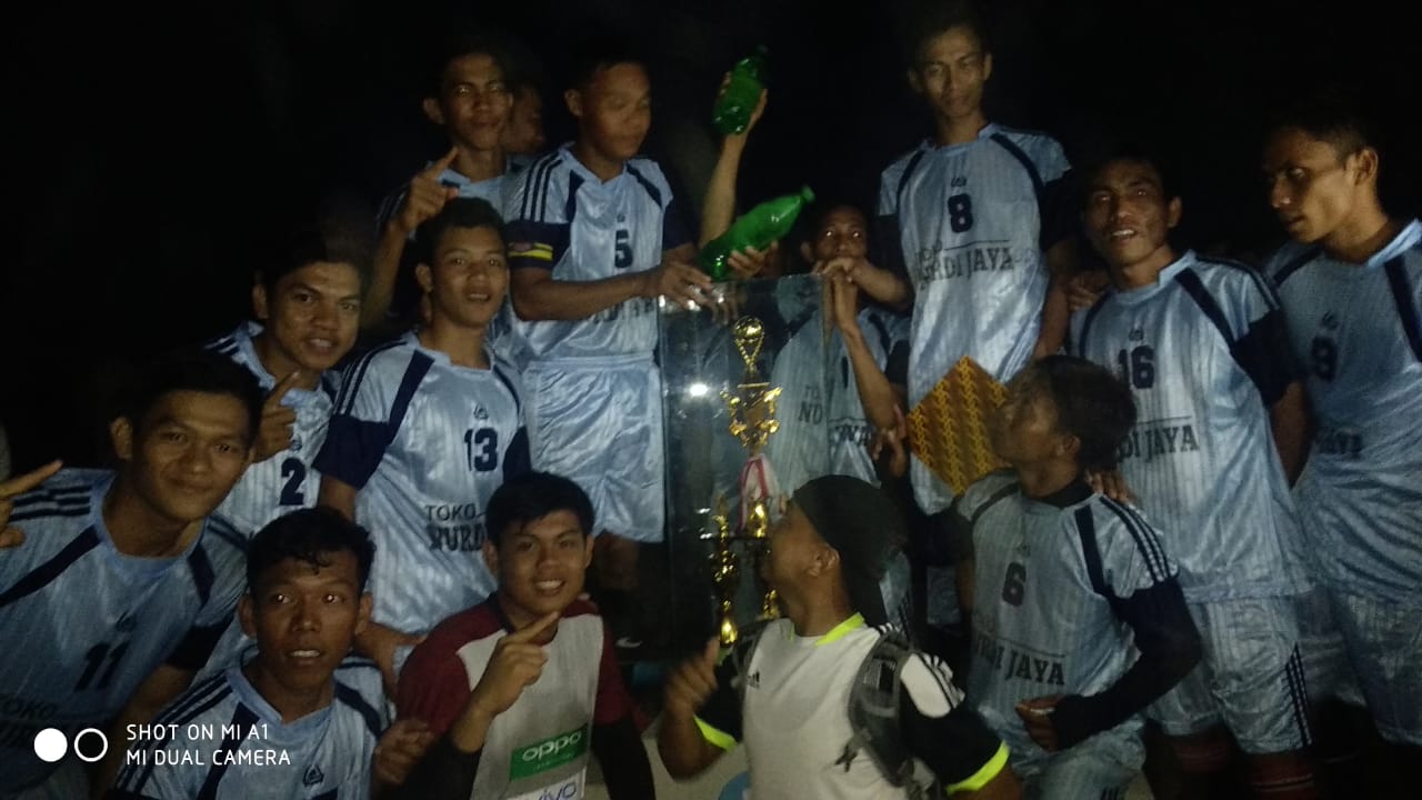 Tim Sepak Bola Tampang Tumbang Anjir Juarai Liga Desa Nusantara