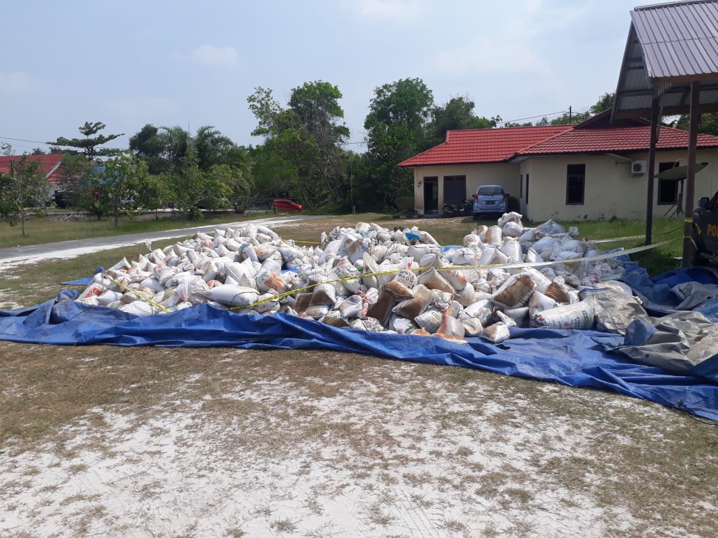 Tidak Ada Bukti Perizinan, Polres Katingan Segel Gudang dan Amankan 57 Ton Zircon