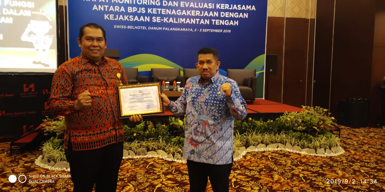 Kejari Gunung Mas Dapat Penghargaan Kejati Kalteng