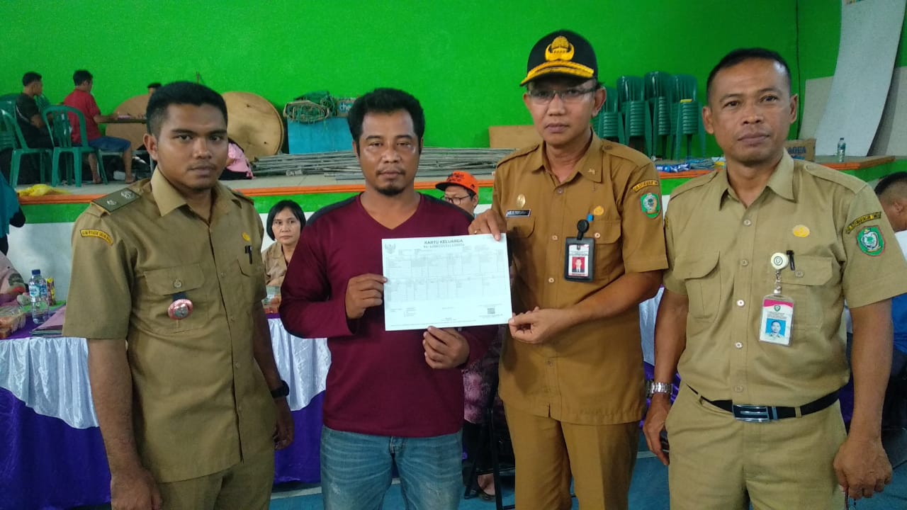 Disdukcapil Terus Rekam Data KTP-El dan KK Disdukcapil Terus Rekam Data KTP-El dan KK