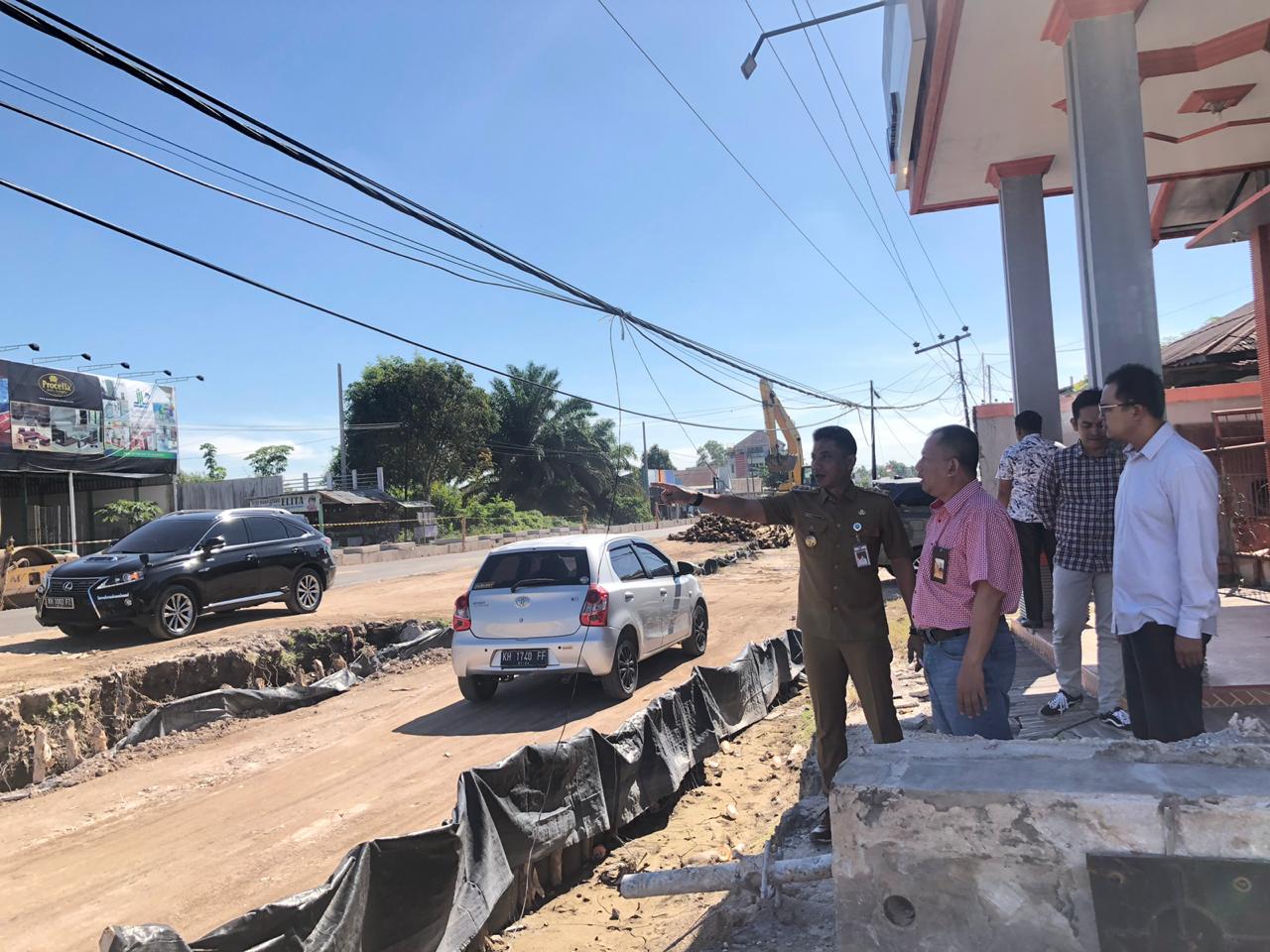 Bupati Pantau Proyek Pelebaran Jalan