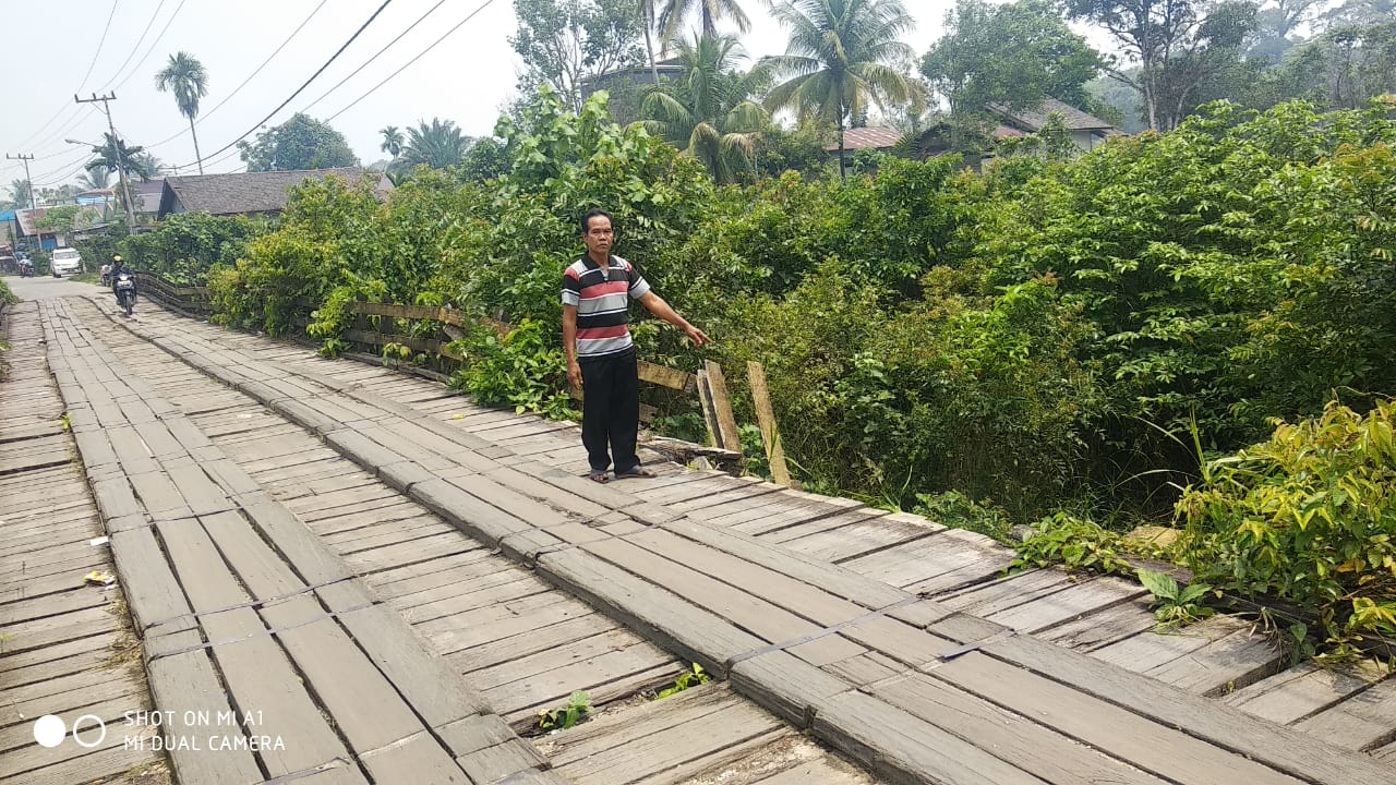 Tak Lagi Terurus, Jembatan Kahat Bahayakan Pengguna Jalan