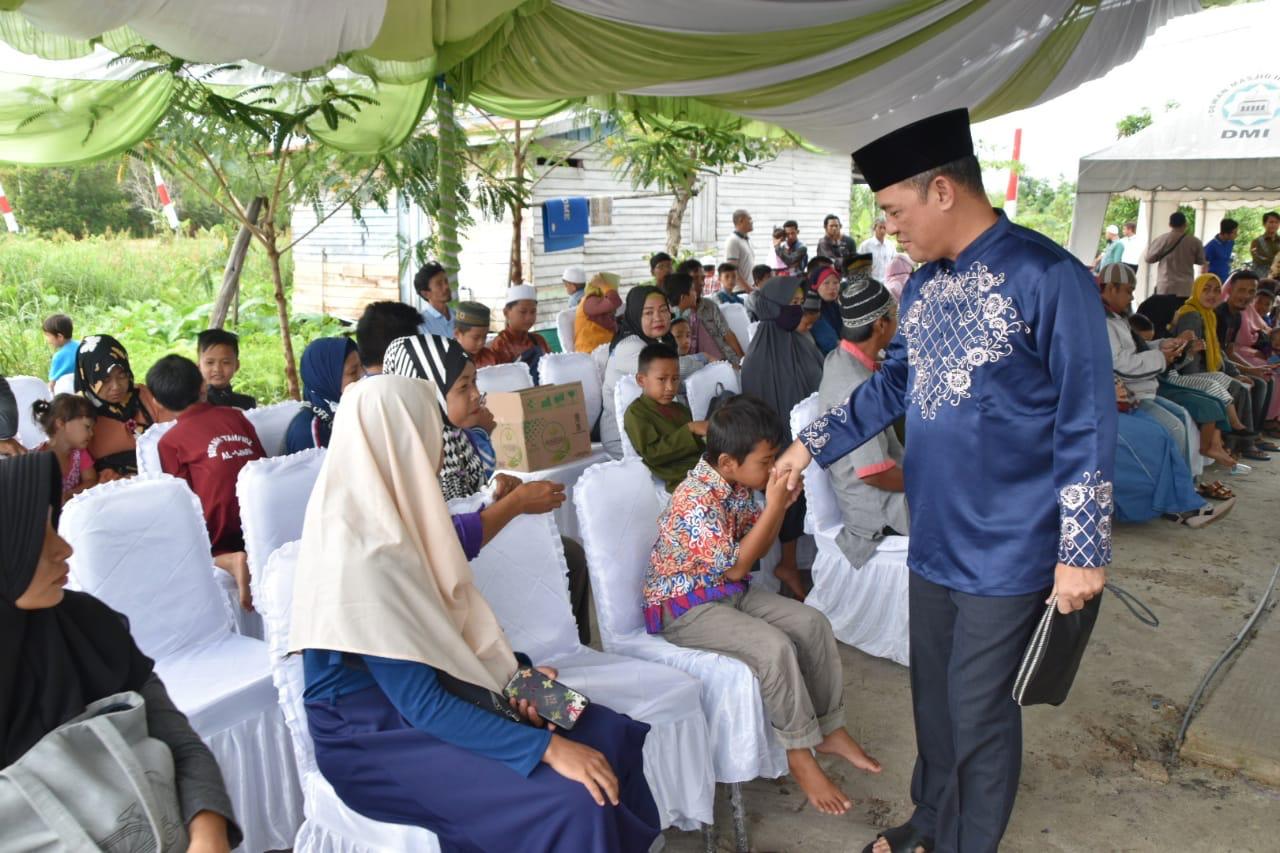 Gubernur Sugianto Bantu 150 Anak Sunatan Gratis Gubernur Sugianto Bantu 150 Anak Sunatan Gratis
