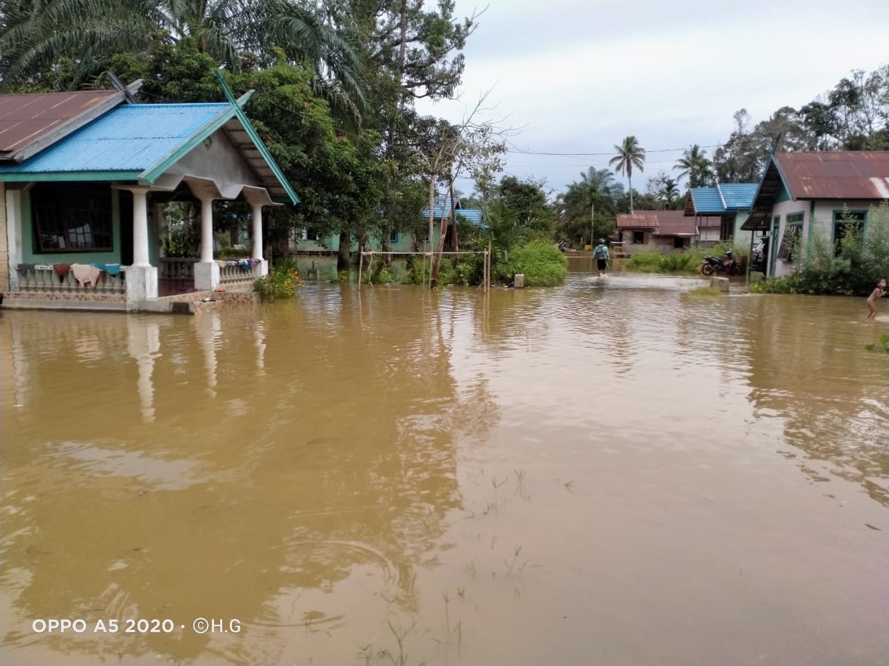 Warga Kelurahan Tampang Tumbang Anjir Diserbu Banjir
