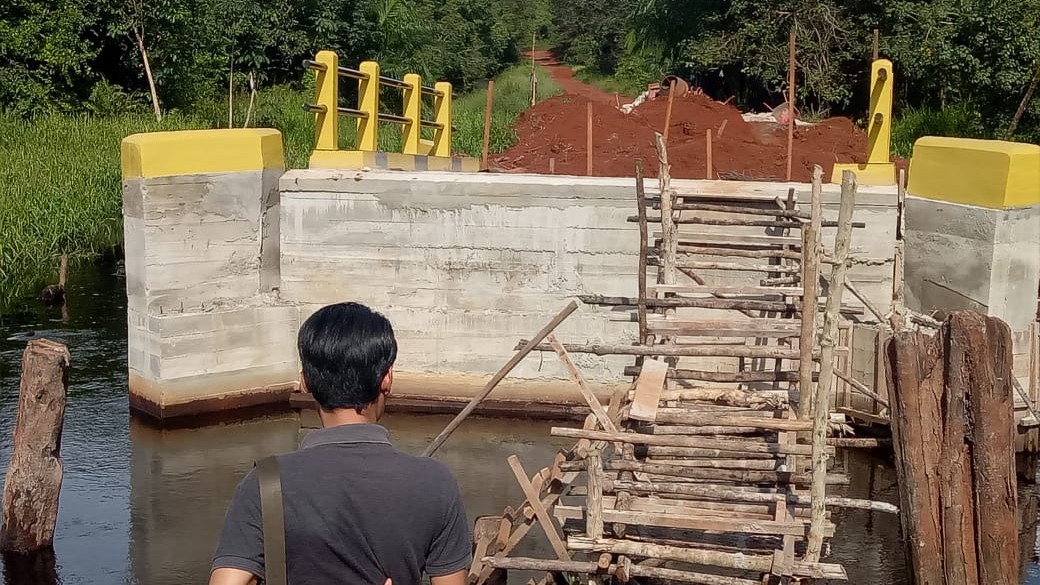 Jembatan Miring, Warga Pamalian Minta Perangkat Desa Bangun Ulang