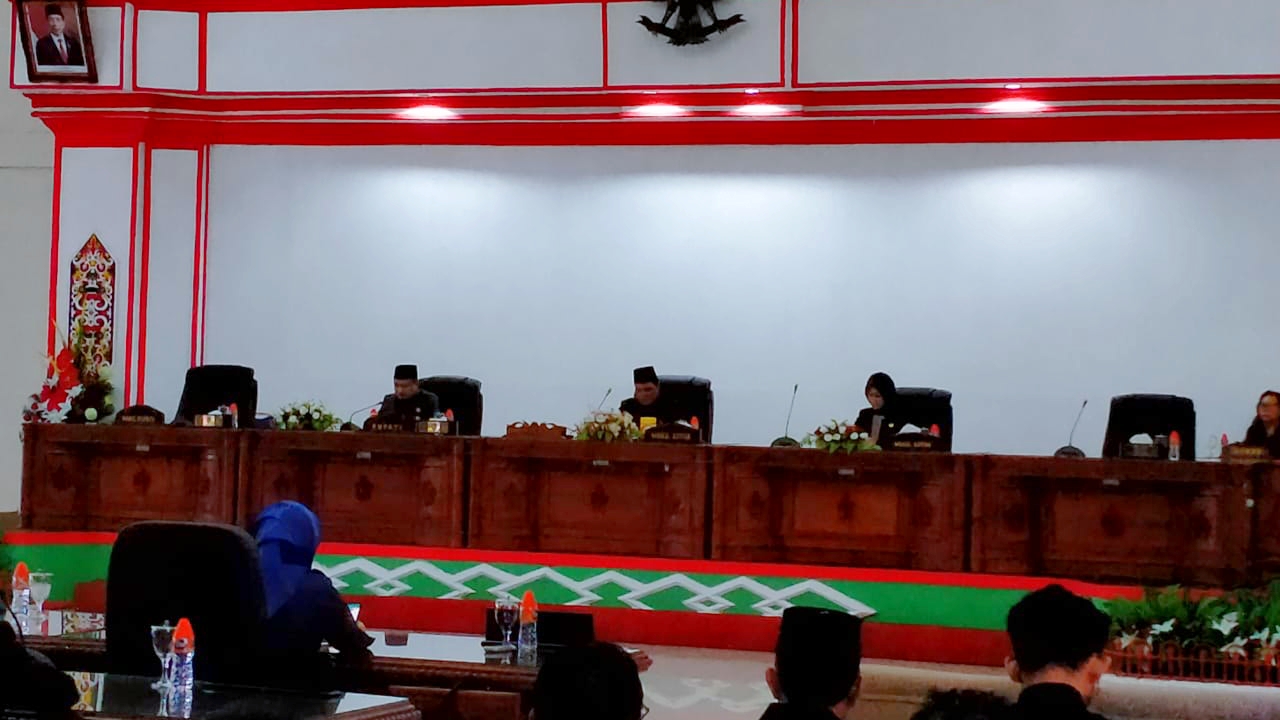 Fraksi PDI Perjuangan dan NPB Kritisi Empat Raperda Ini