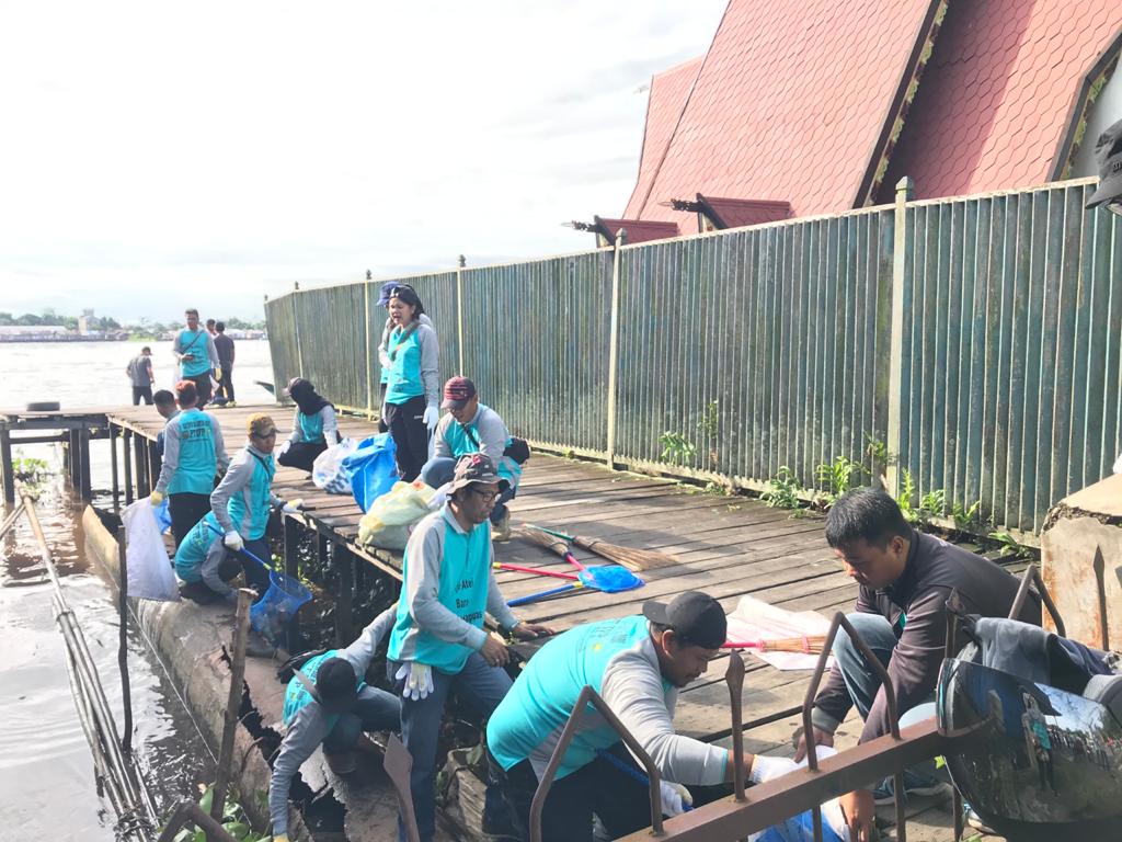 Karyawan PT. IFP Terlibat Bersihkan Kota Kuala Kapuas