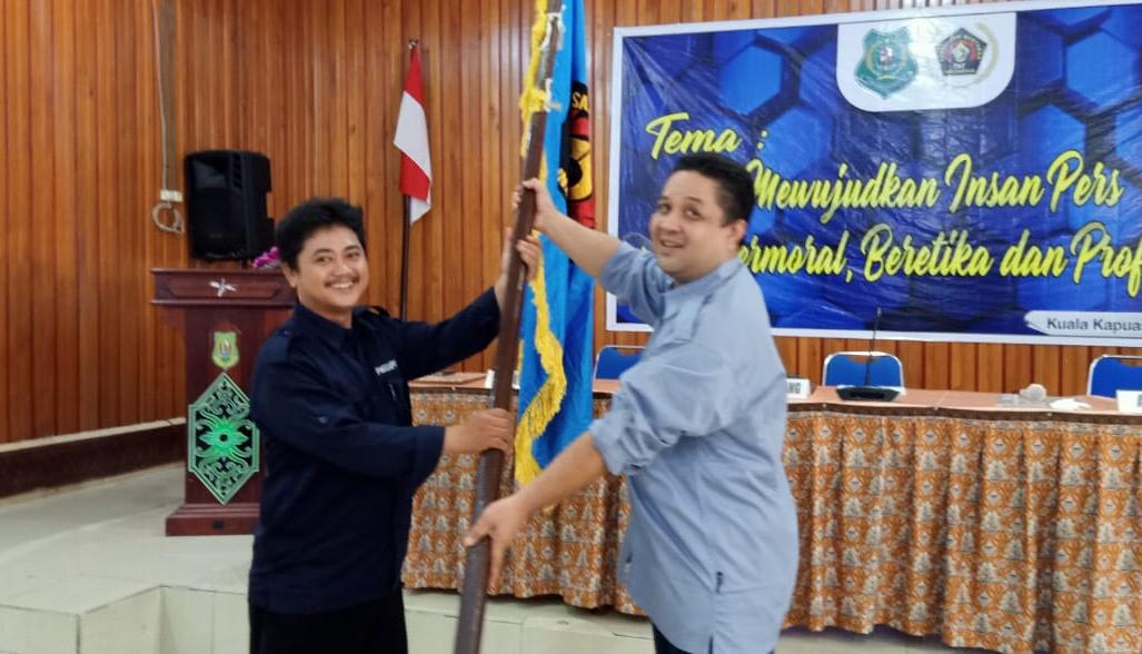 PWI Kapuas Tunjuk Sastriono Sebagai Ketua 2020-2023 PWI Kapuas Tunjuk Sastriono Sebagai Ketua 2020-2023