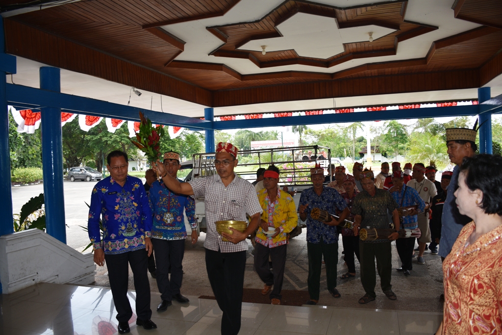 Jelang HUT Kabupaten, Ini Cara Warga Kapuas Tolak Bala Jelang HUT Kabupaten, Ini Cara Warga Kapuas Tolak Bala