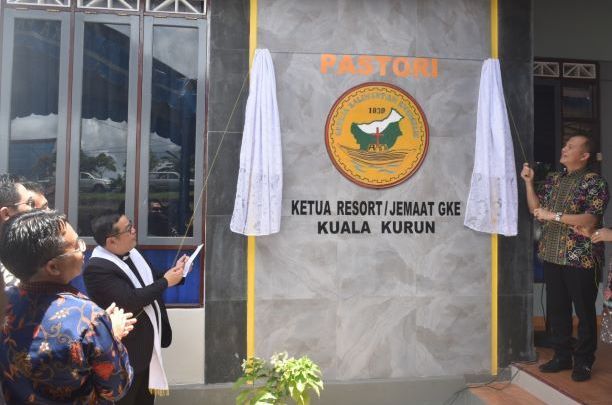 Resmikan Rumah Pastori, Ini Pesan Bupati Gunung Mas