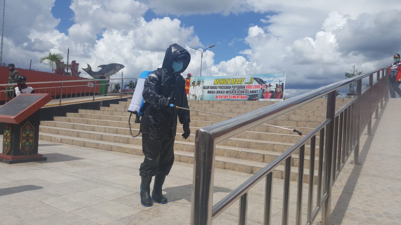 Bupati Kotim Semprot Disinfektan di Kawasan IPJ
