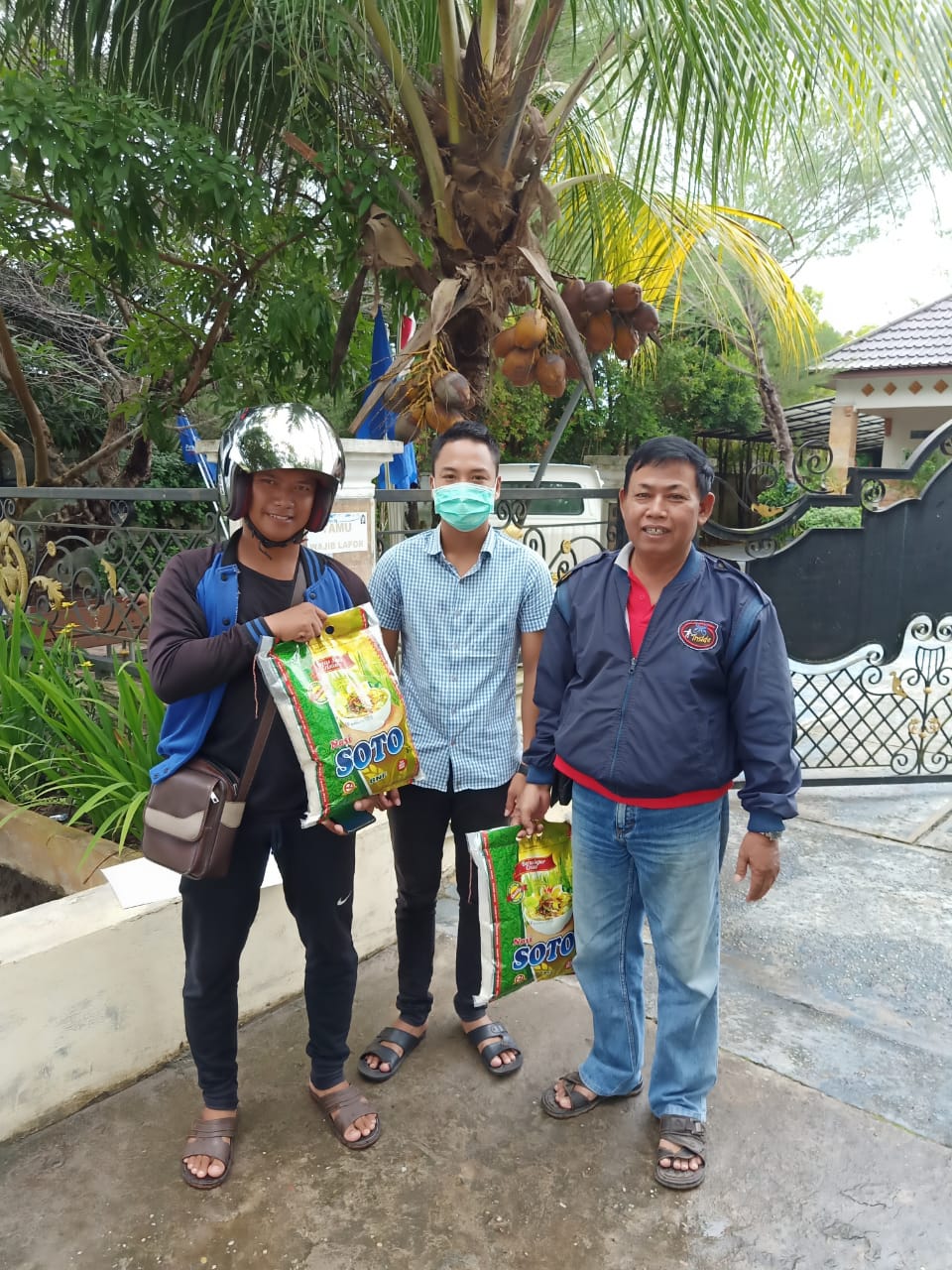 Terdampak Covid-19, NasDem Kalteng Santuni Para Porter