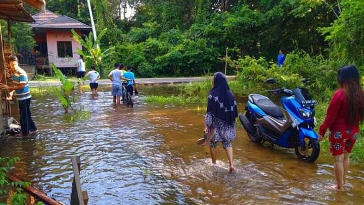 Siapkan 100 Ton Bantuan Beras Bagi Warga Terdampak Banjir