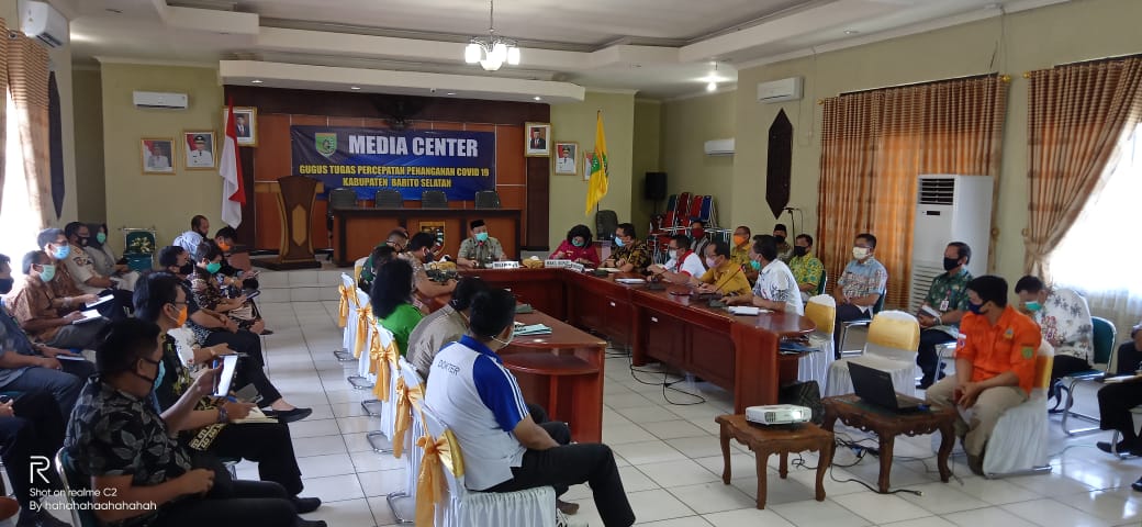 Desak Pemkab Barsel Salurkan Bantuan Sosial