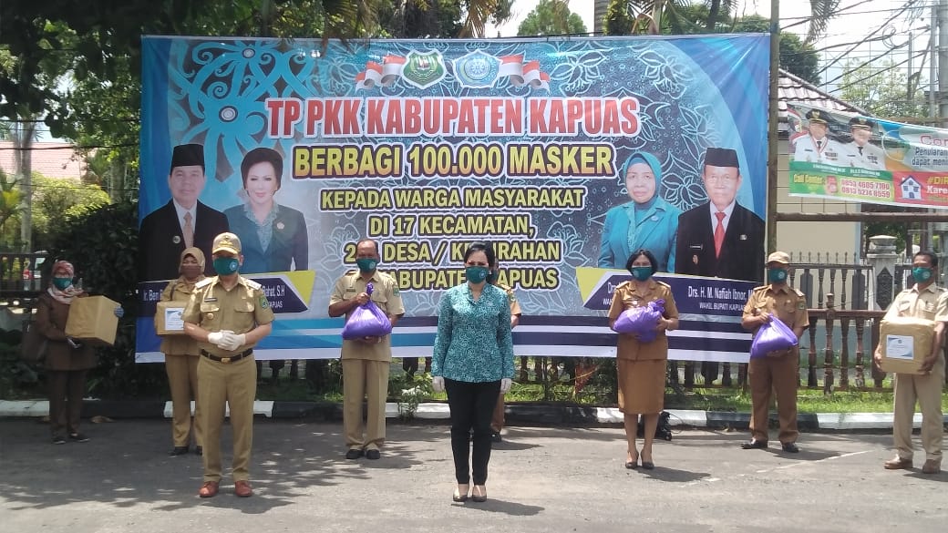 Bagikan 100 Ribu Masker di 17 Kecamatan se Kabupaten Kapuas