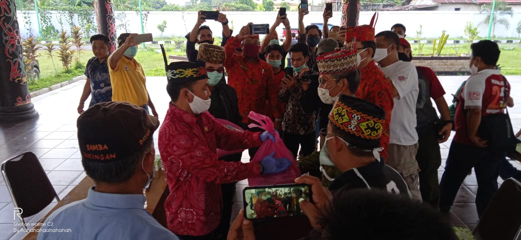 Wakil Rakyat dan Gubernur Ini Bersatu Berikan Bantuan