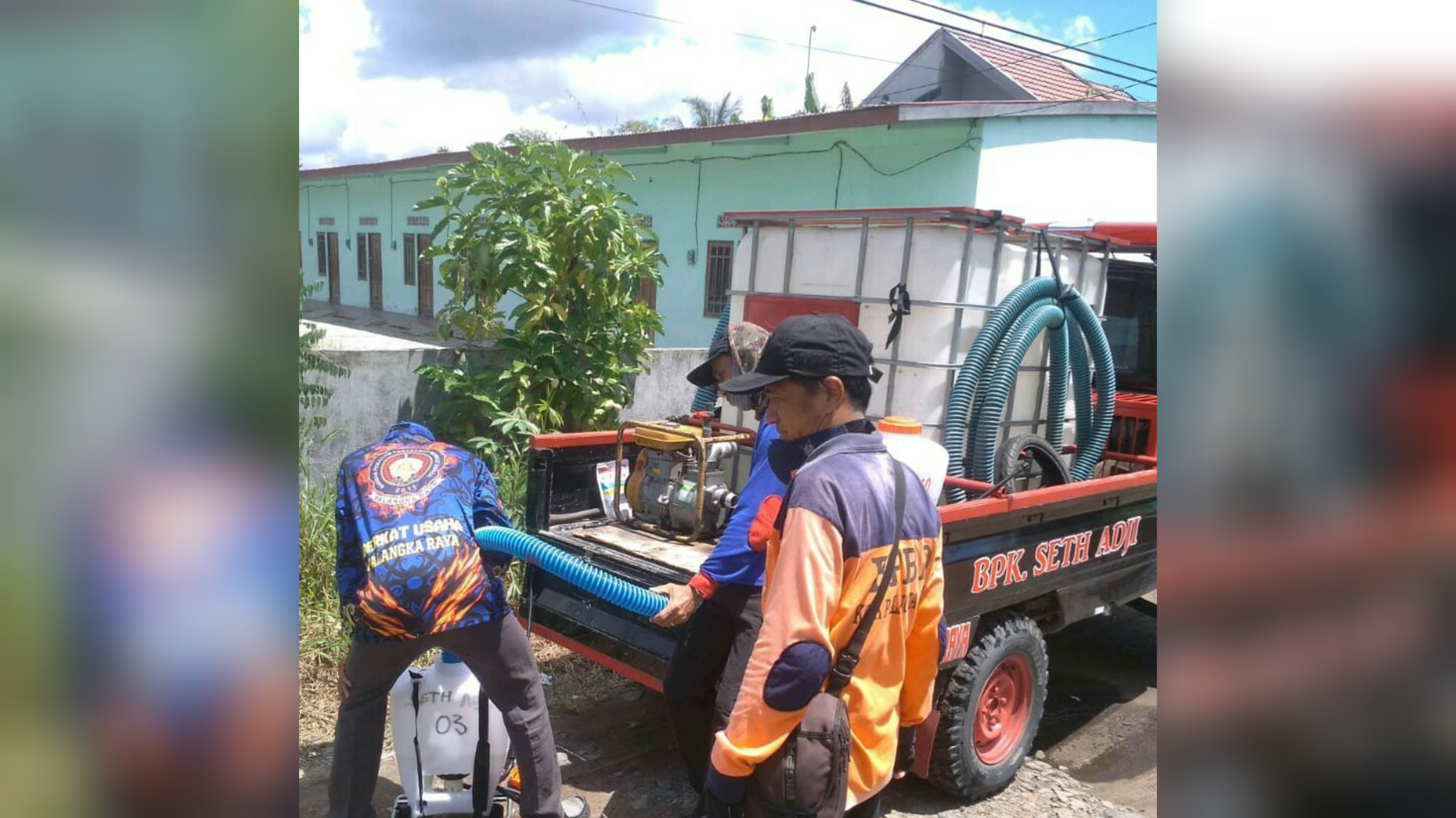 Gugus Tugas Covid-19 Terus Berjibaku Lakukan Penyemprotan Disinfektan