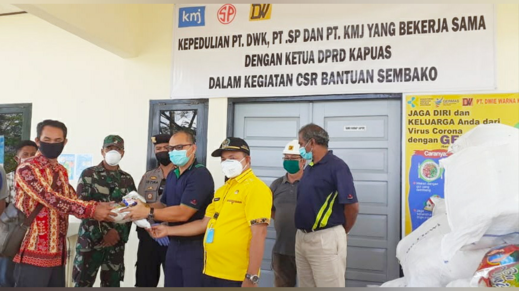 Ketua DPRD Kapuas Kembali Bantu Warga Terdampak Covid-19