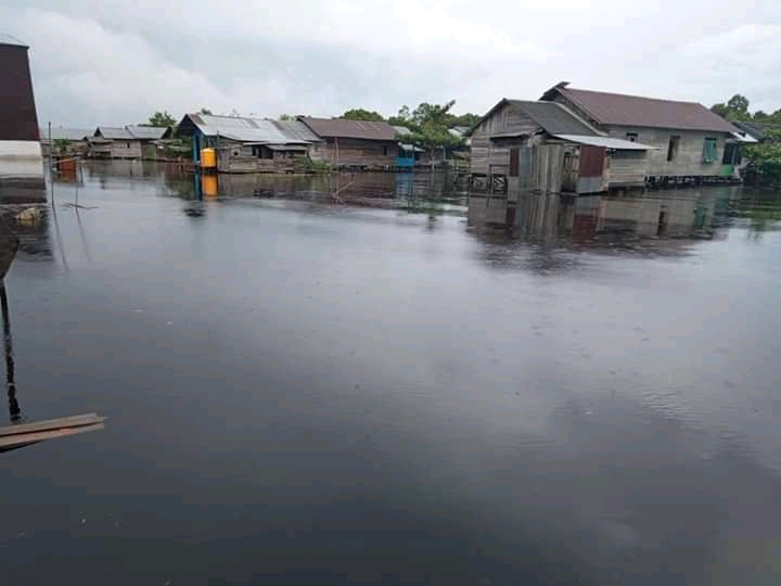 Berharap Bantuan Banjir Segera Sentuh Warga Desa Tanah Putih Berharap Bantuan Banjir Segera Sentuh Warga Desa Tanah Putih