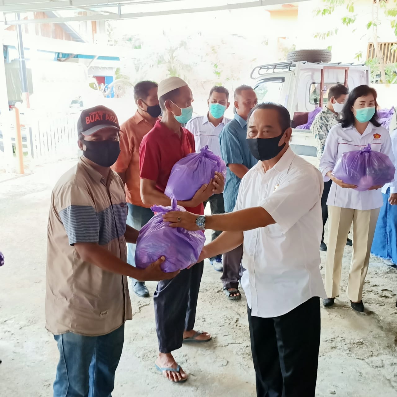 Gerindra Barsel Salurkan Bantuan Sembako Hingga Masker
