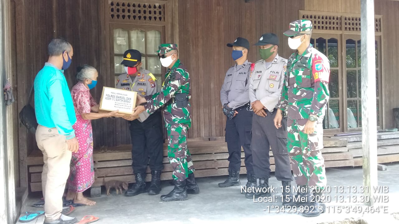 Polsek dan Koramil Inisiatif Bantu Warga Terdampak Covid-19