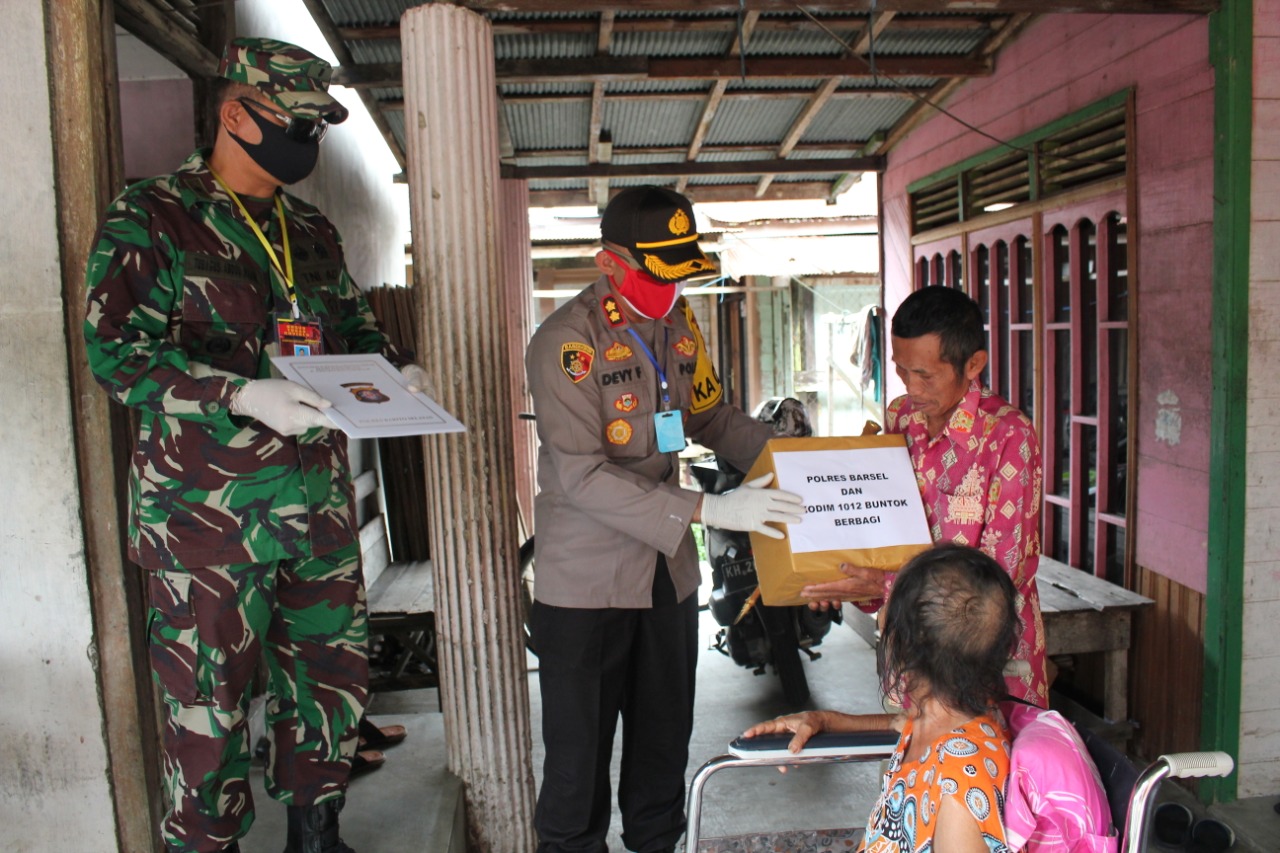 Lagi, Kapolres Barsel dan Kodim 1012/ Buntok Berbagi Kasih