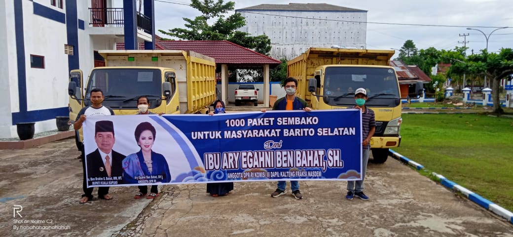 Ary Egahni Donasikan Ribuan Bantuan Kepada Warga Barsel