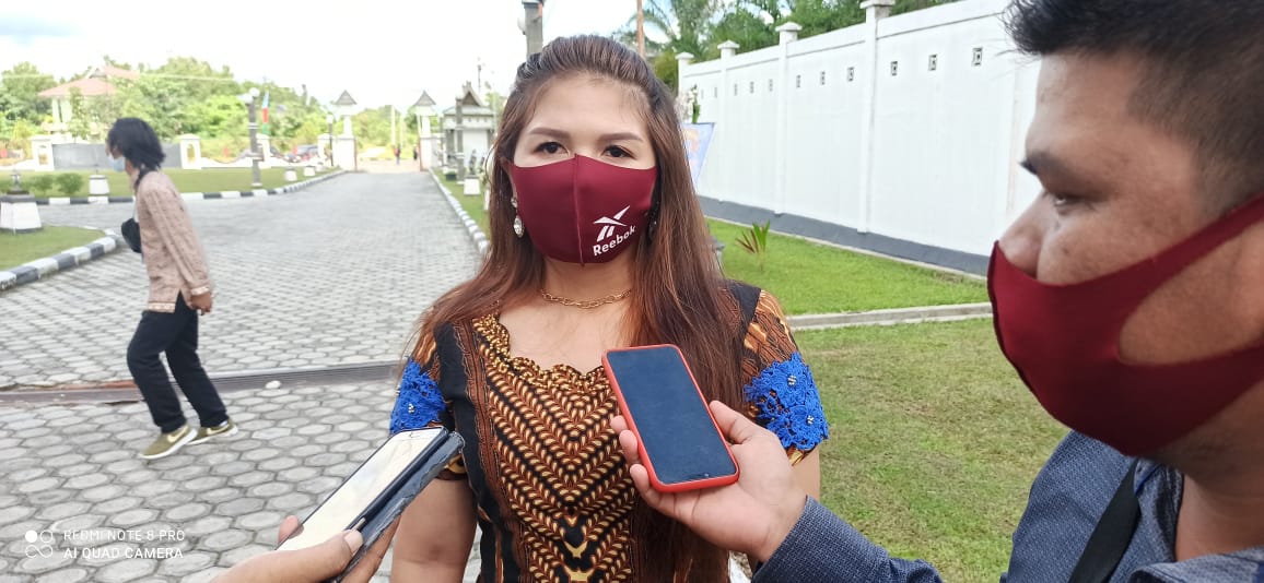 Karyawan di Desa Dahian Tambuk Keluhkan Sistem Kerja Perusahaaan