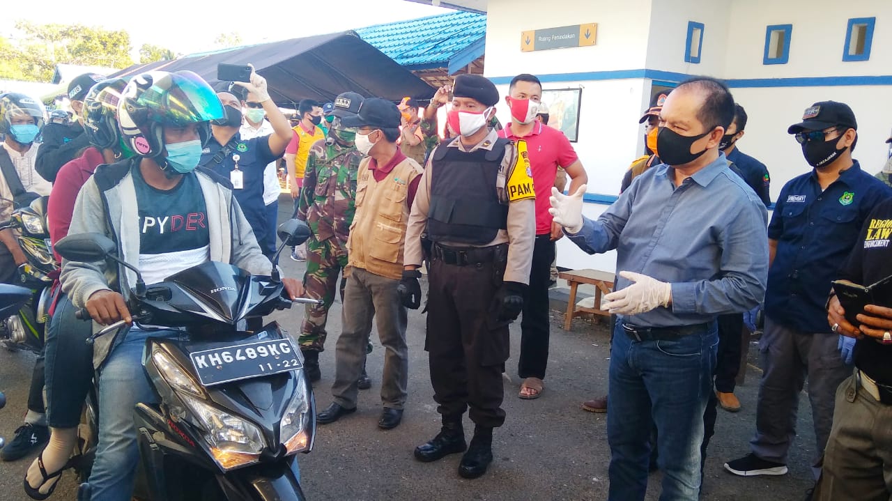 Bupati Kapuas Pantau Langsung PSBB Hari Keempat