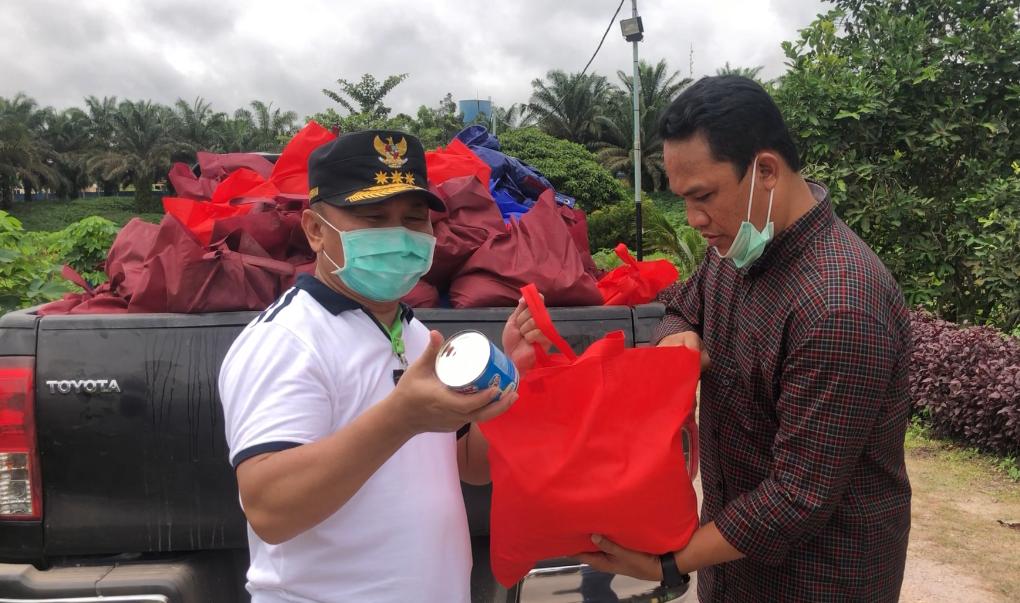 Sugianto Sabran Bantu Warga Terdampak Banjir di Lamandau Sugianto Sabran Bantu Warga Terdampak Banjir di Lamandau