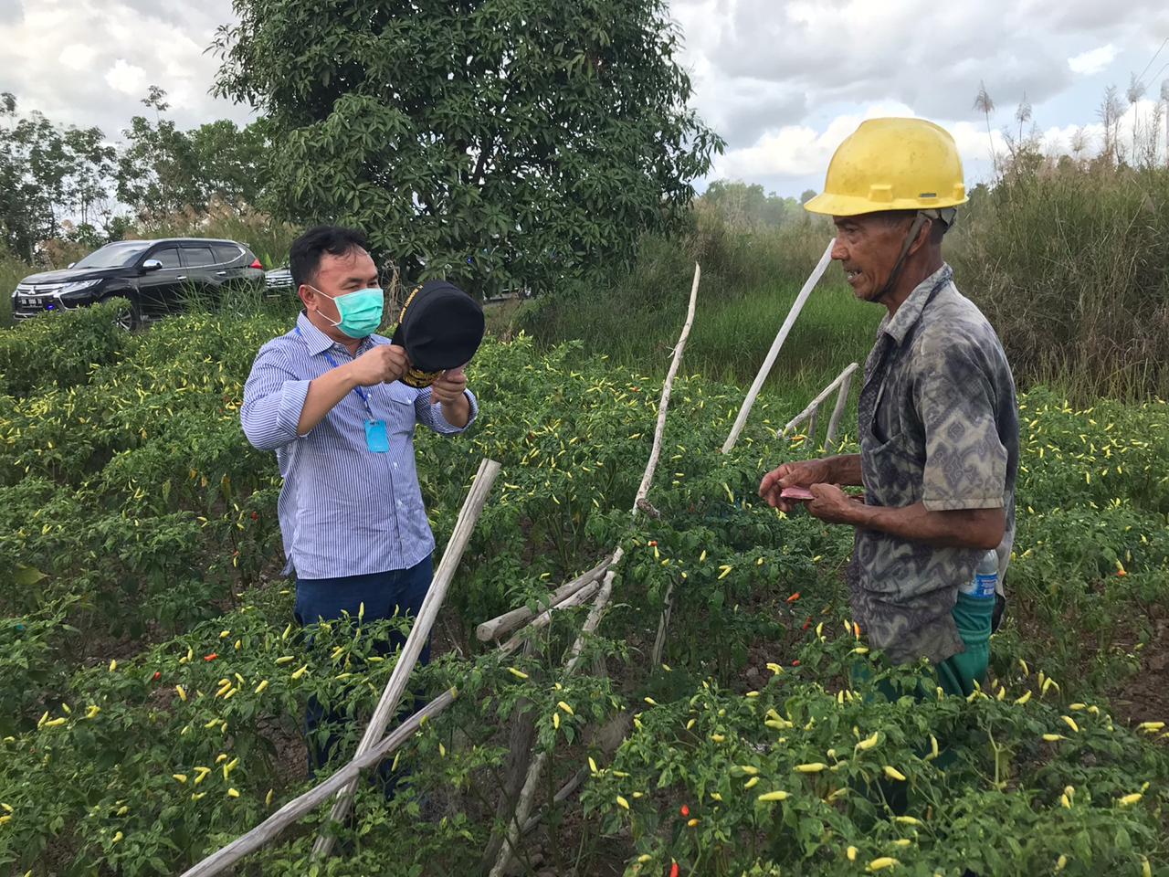 Disantuni Gubernur Kalteng, Petani Desa Dadahup Ucap Terima Kasih